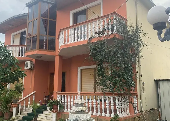 Friends & Tours 旅馆 *